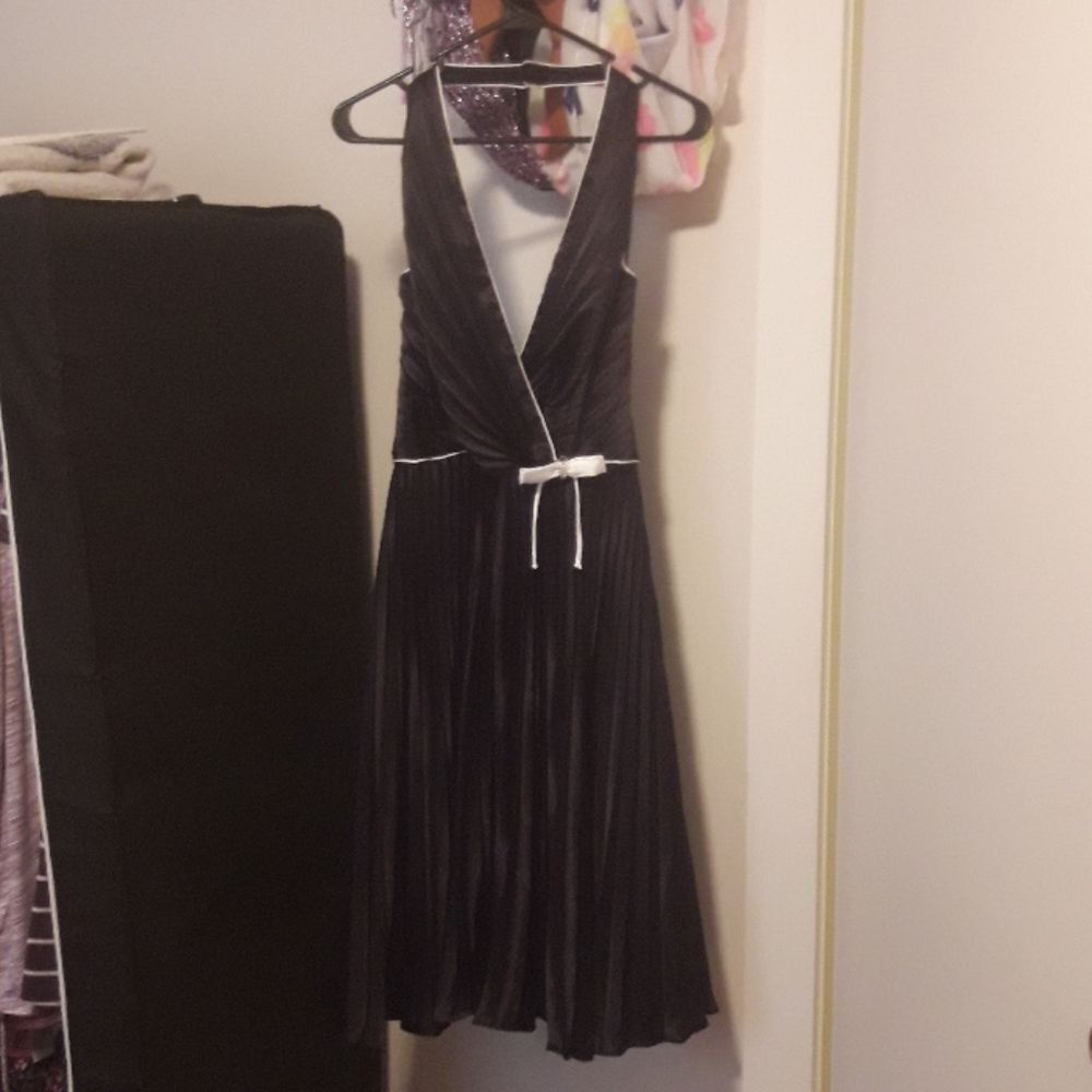 vtg sz 12 La Nuit black pleated halter dress